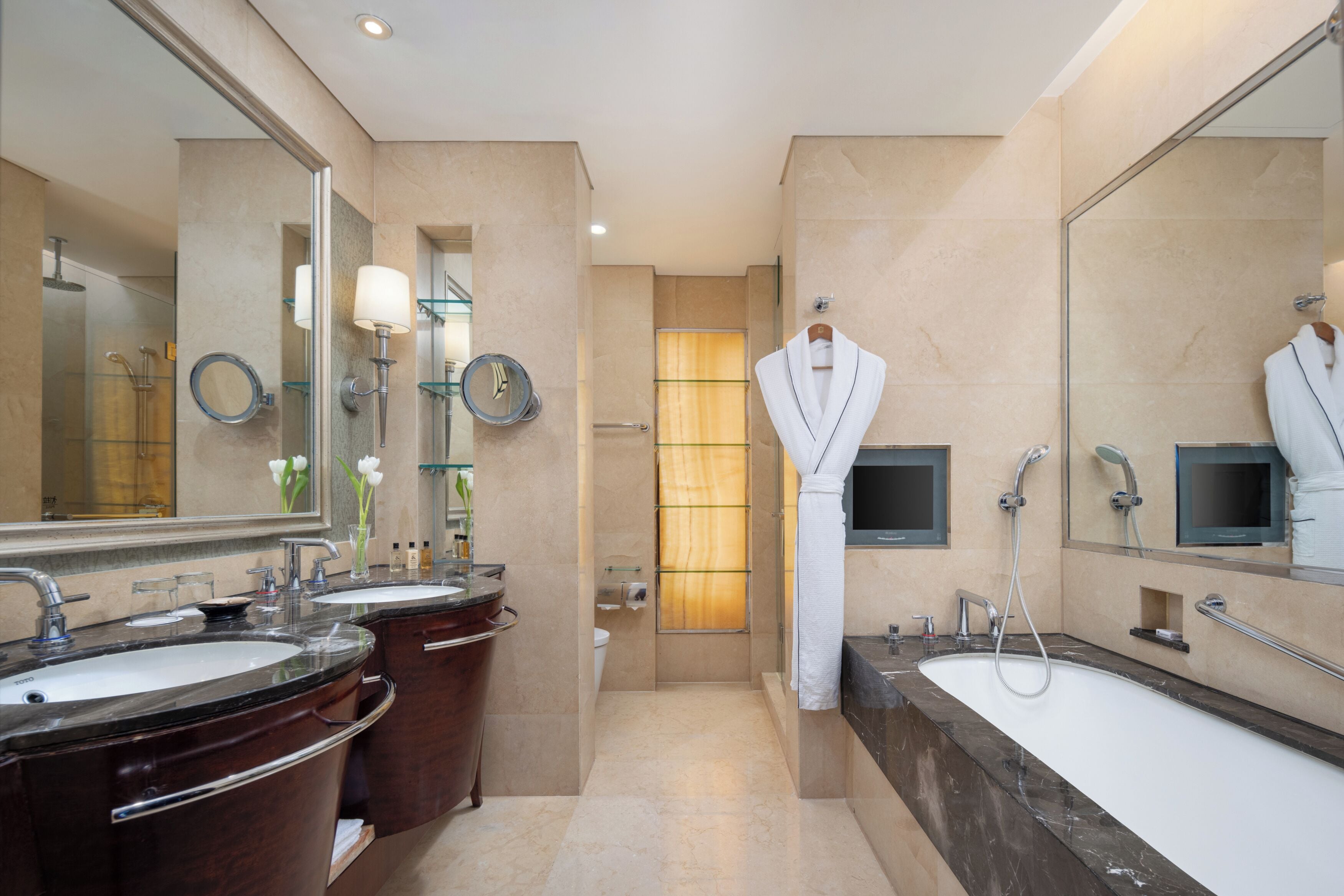 executive suite, 1 king bed | bathroom | separate bathtub and shower, rainfall showerhead, free toiletries