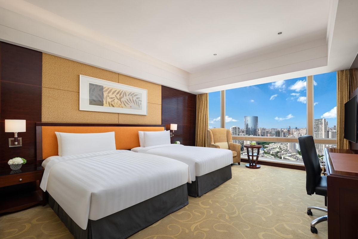 Deluxe Room, 2 Twin Beds, River View | Premium bedding, minibar, in-room safe, desk