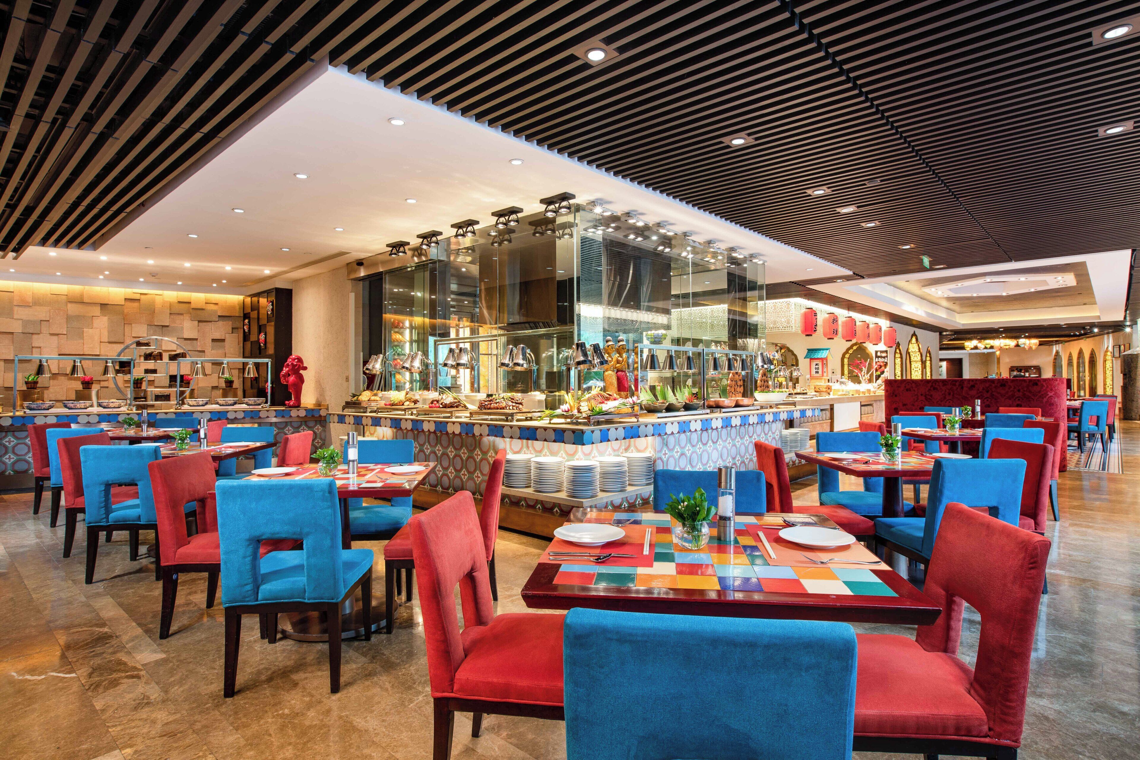 2 restaurants, breakfast served