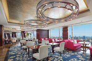 2 Restaurants; Frühstück, Mittagessen und Abendessen werden serviert
