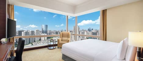Deluxe Room, 1 King Bed, City View