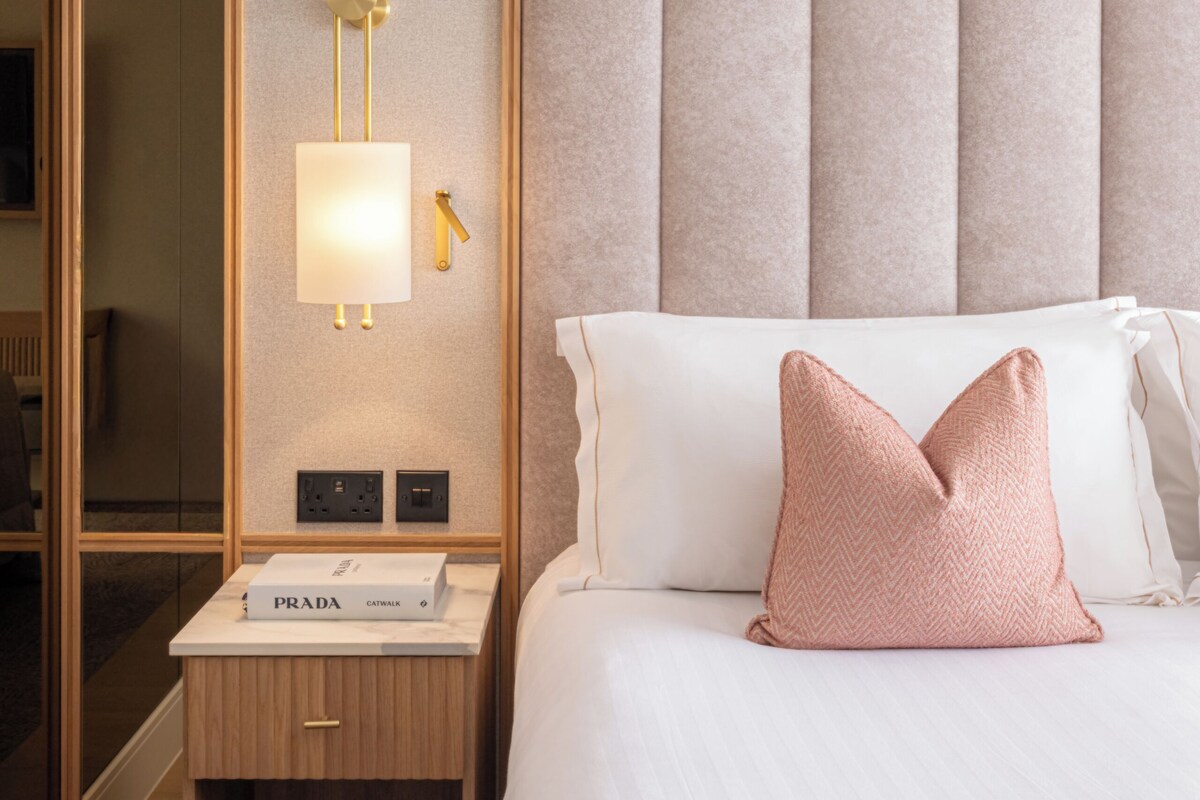 Signature-Doppelzimmer, barrierearm | Zimmersafe, Bügeleisen/Bügelbrett, kostenloses WLAN, Bettwäsche