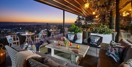 ํ
๋ผ์ค/ํํฐ์ค