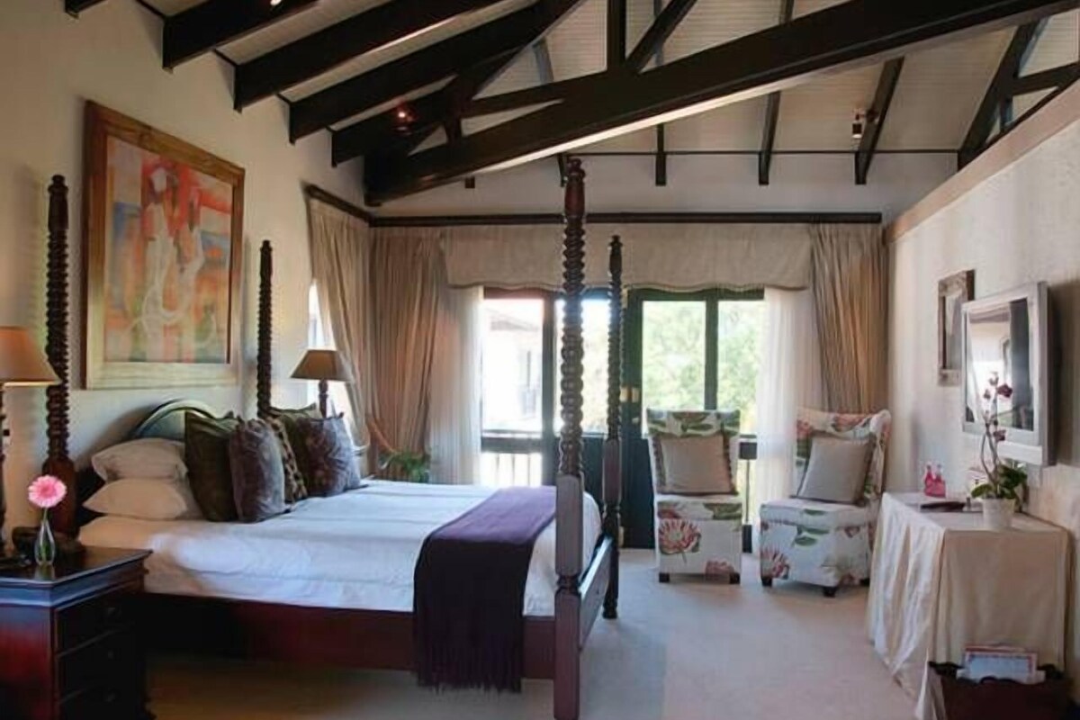 Executive Room | Premium bedding, minibar, desk, rollaway beds