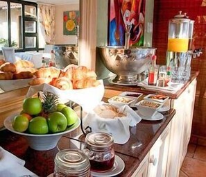 Buffet déjeuner gratuit tous les jours