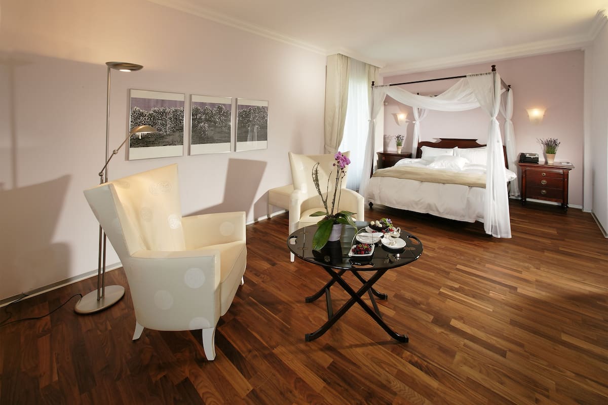 egyptian cotton sheets, premium bedding, down duvets, minibar