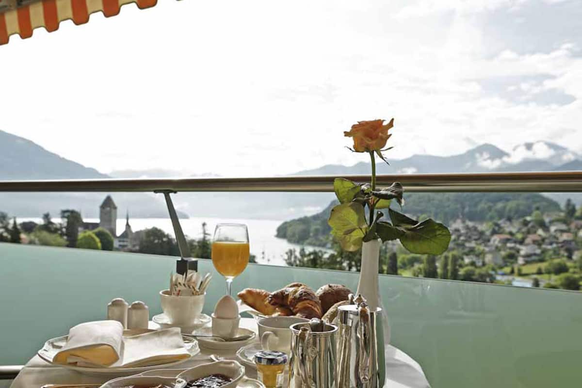 lunch, dinner served; local cuisine, al fresco dining