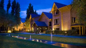 住宿正面 (夜晚)