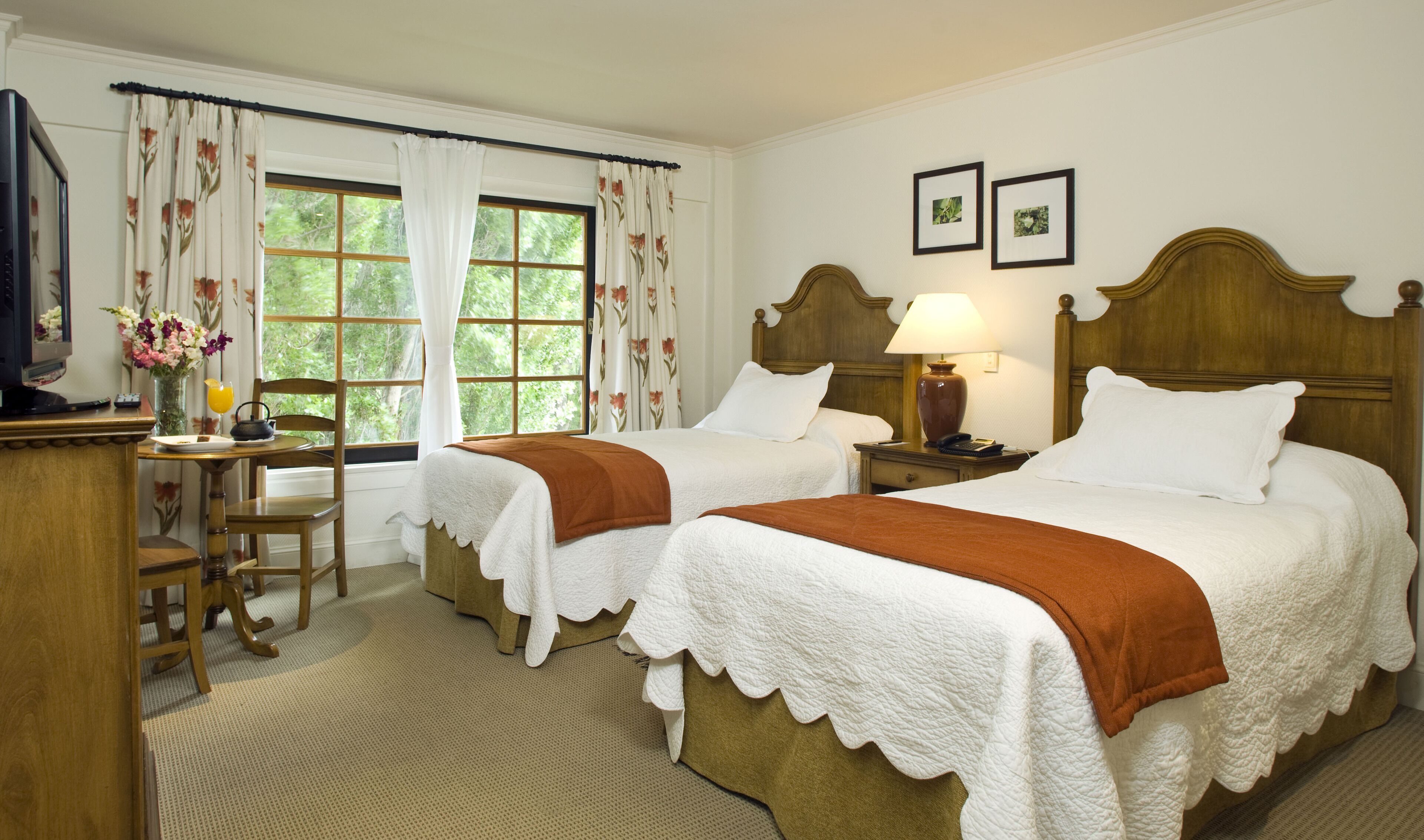 Egyptian cotton sheets, premium bedding, pillow-top beds, minibar