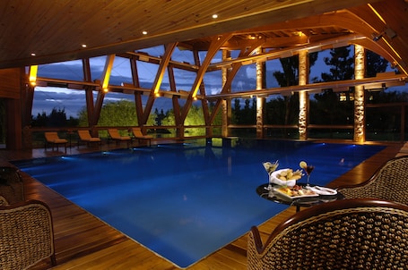 Piscina interna. Hotel Posada Los Alamos