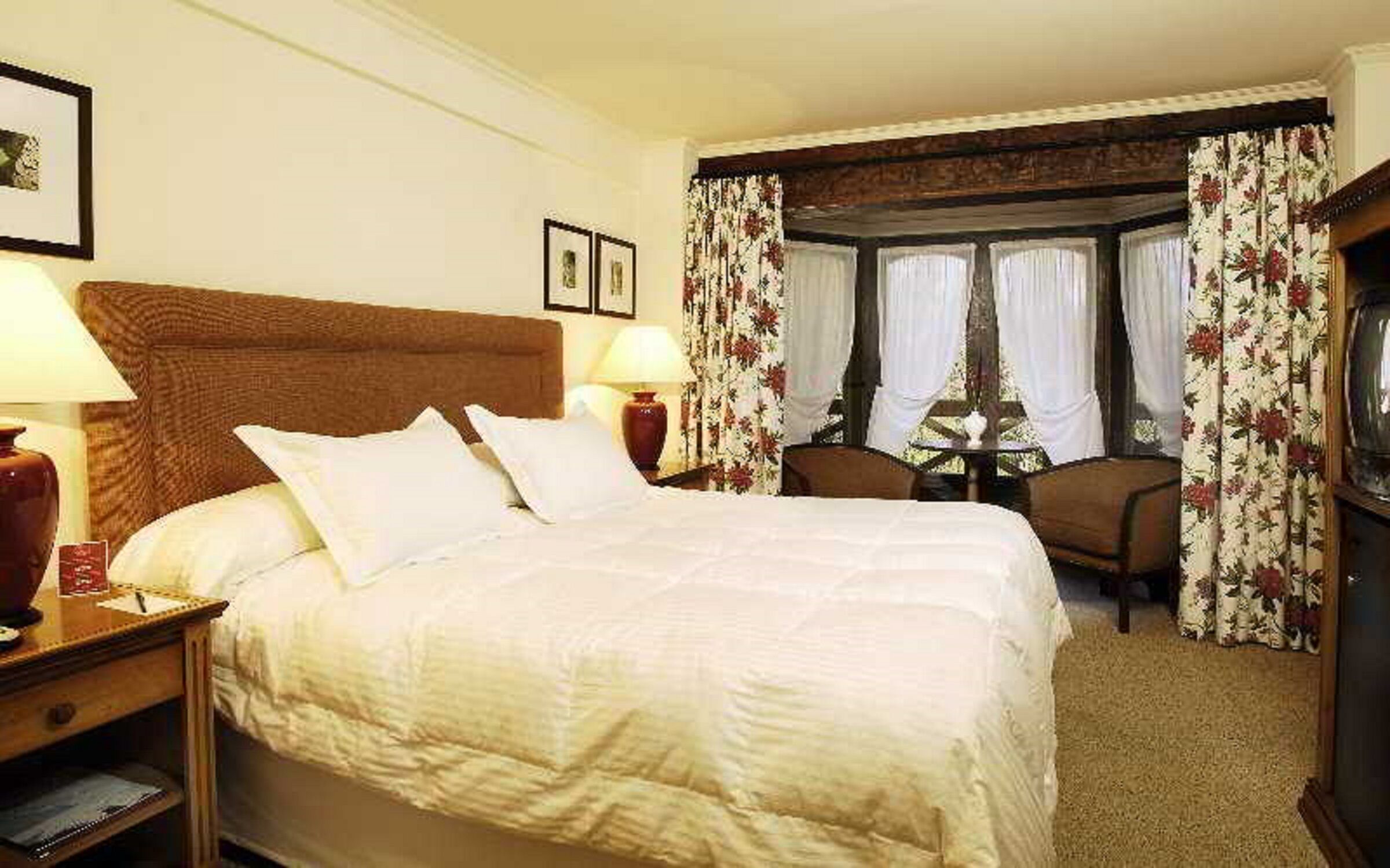 Egyptian cotton sheets, premium bedding, pillow-top beds, minibar
