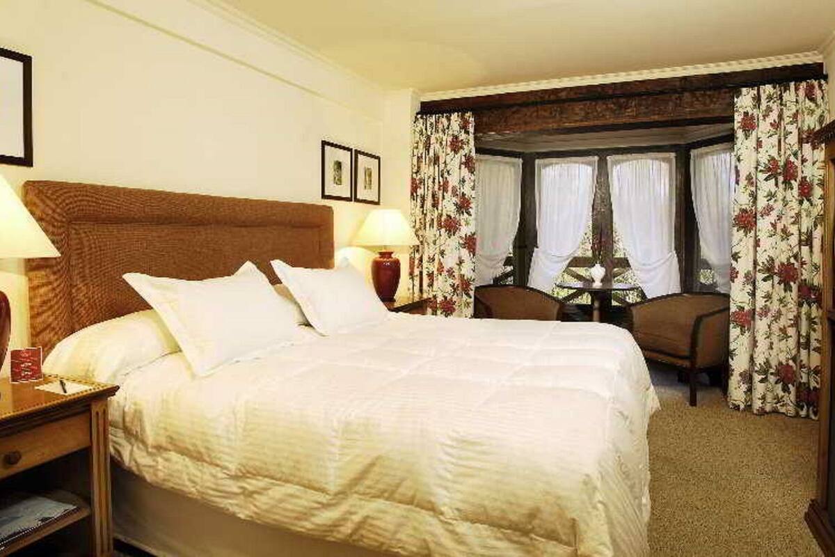 Egyptian cotton sheets, premium bedding, pillow-top beds, minibar
