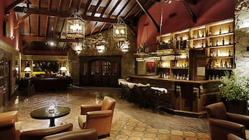 2 bars/lounges, poolside bar