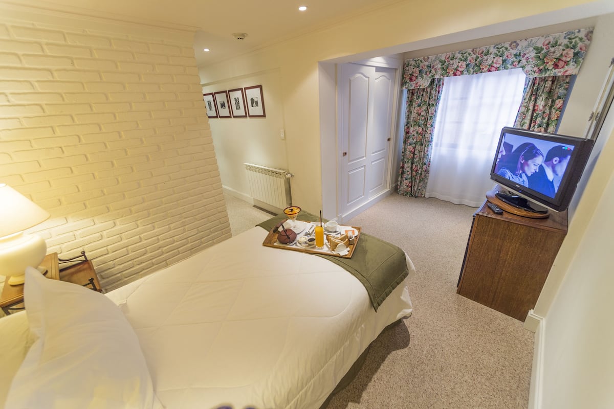 Single Room | Egyptian cotton sheets, premium bedding, pillow-top beds, minibar