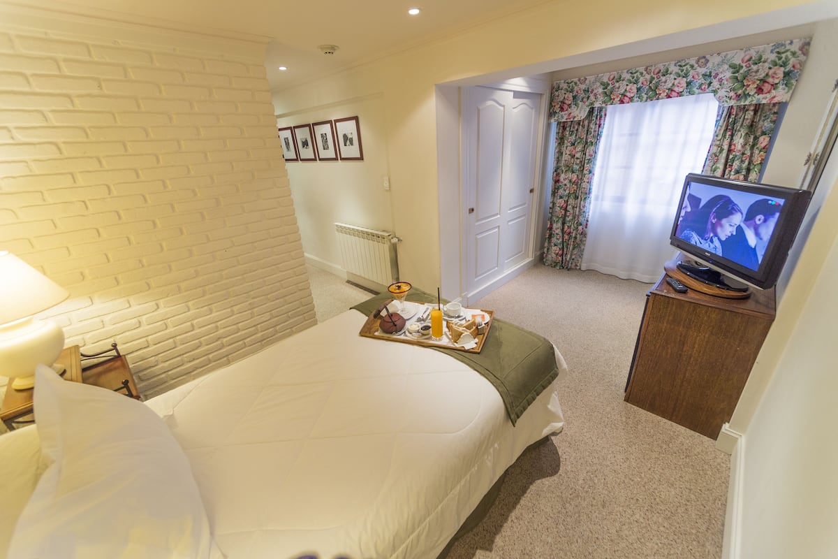 single room | 1 bedroom, egyptian cotton sheets, premium bedding, pillow-top beds