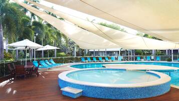 Outdoor pool, pool loungers