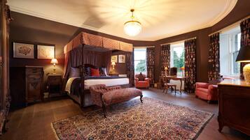 Deluxe Suite | ์ด์งํธ์ฐ ๋ฉด ์ํธ, ๊ณ ๊ธ ์นจ๊ตฌ, ๊ฐ์ค ๋ด ๊ธ๊ณ , ๊ฐ๊ฐ ๋ค๋ฅธ ์คํ์ผ์ ์ธํ
๋ฆฌ์ด