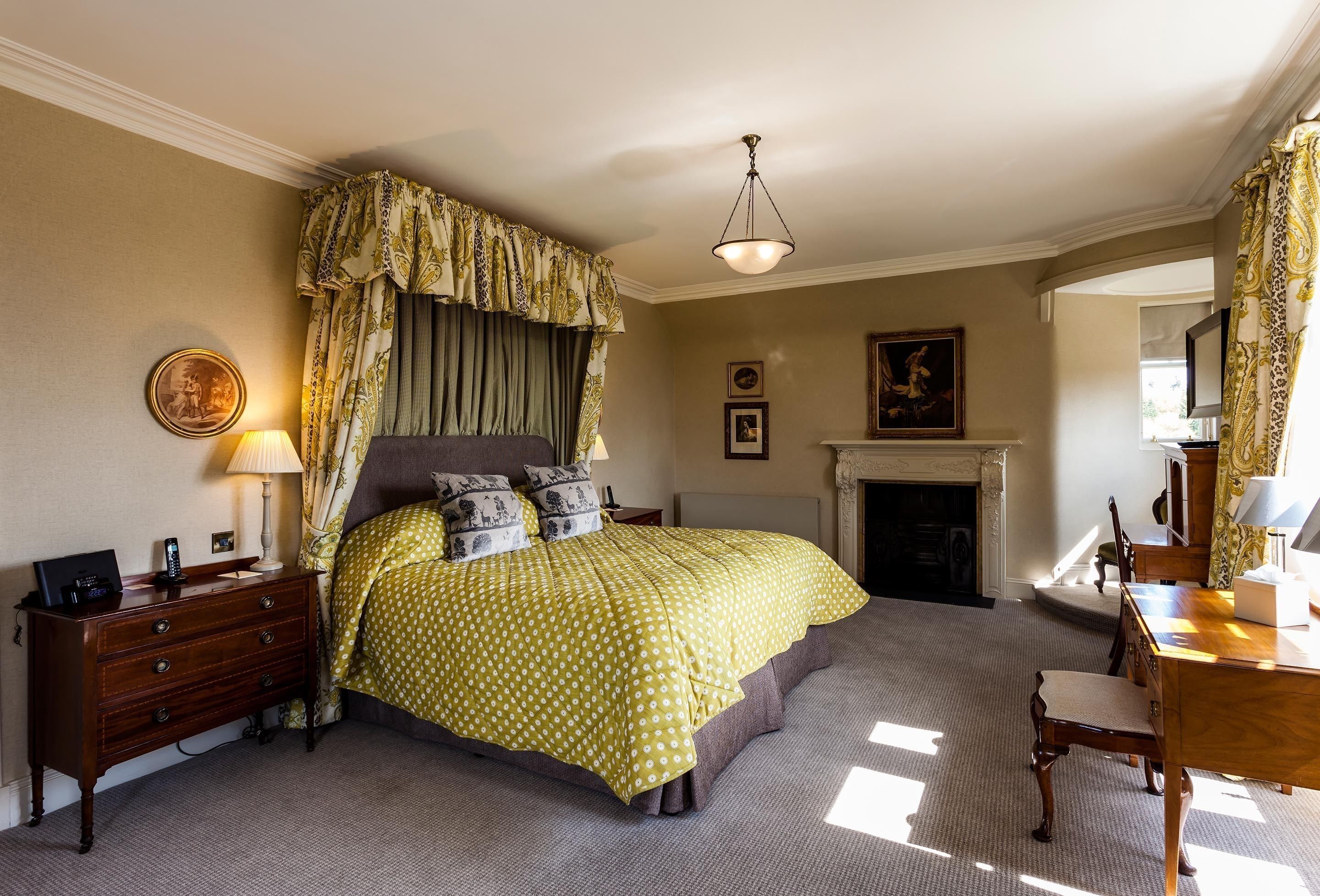 Egyptian cotton sheets, premium bedding, in-room safe