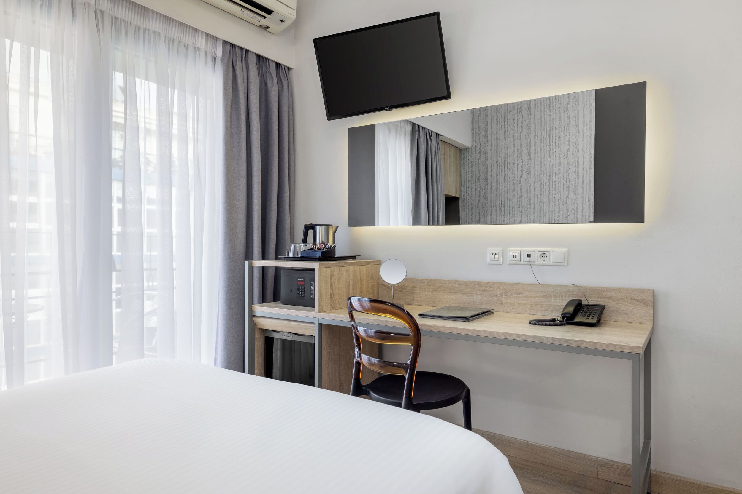 minibar, in-room safe, desk, blackout curtains