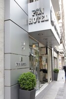 숙박 시설 입구