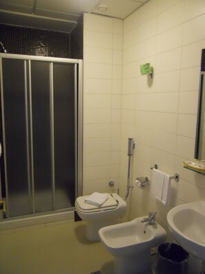 In-room safe, desk, laptop workspace, soundproofing - Executive Business Hotel (Bari)