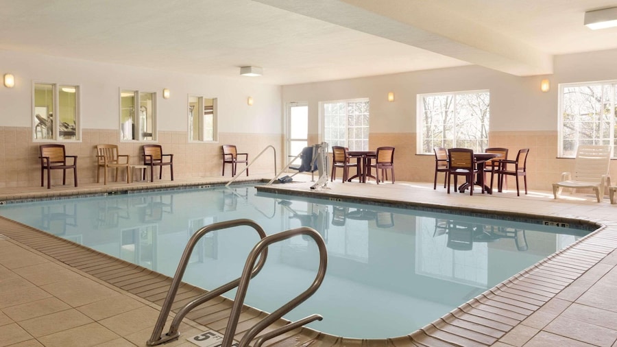 Country Inn & Suites by Radisson, Norman near University