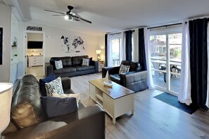 Habitació estàndard | Sala d'estar | Televisor LED de 40 polzades amb canals per cable i televisor 