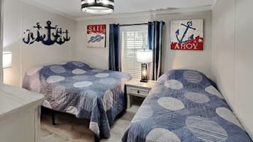 3 bedroom 2 bath home - sleeps up to 10 | 3 quartos, individualmente decorados, individualmente mobiliados