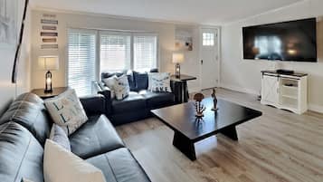 3 bedroom 2 bath home - sleeps up to 10 | Living area | 40-inch LED TV with cable channels, TV