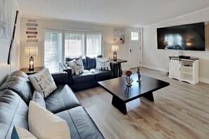 3 bedroom 2 bath home - sleeps up to 10 | Living area | 40-inch LED TV with cable channels, TV - Island Club Rentals (Put-in-Bay)