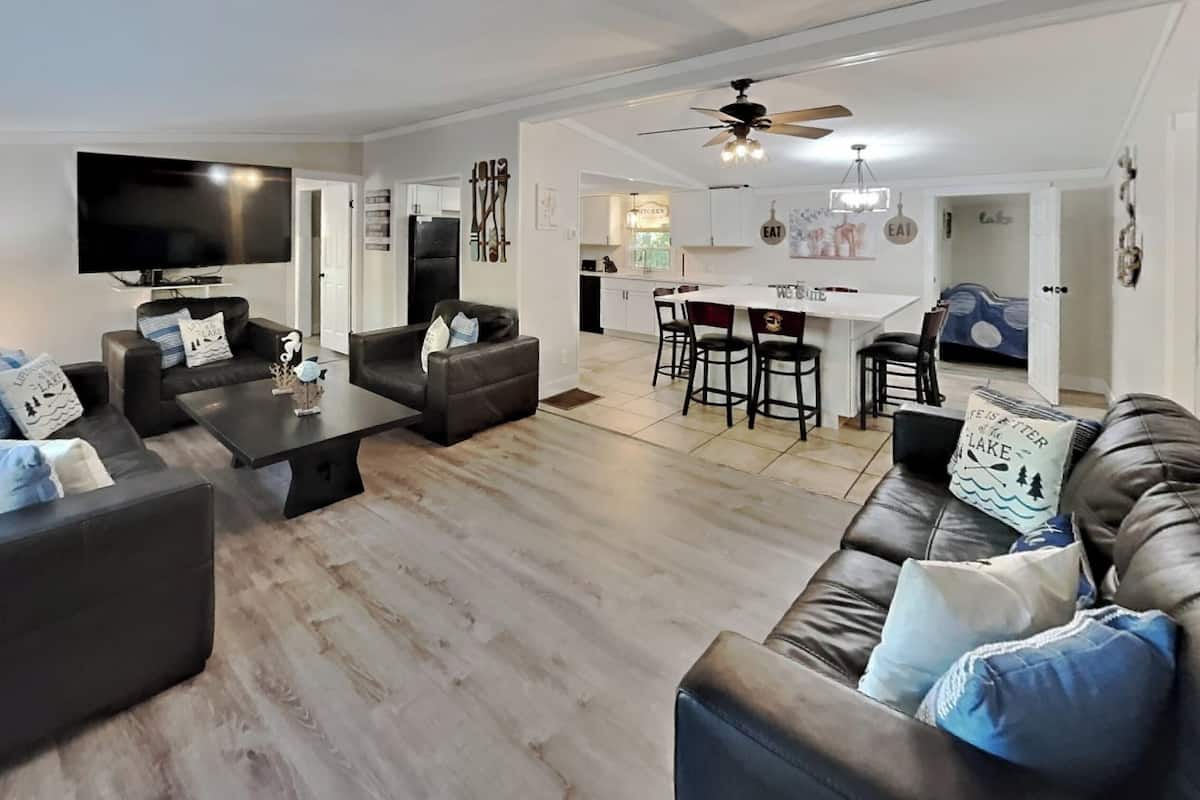 3 bedroom 2 bath home - sleeps up to 10 | Coin séjour