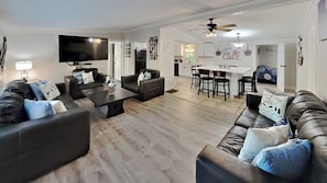 3 bedroom 2 bath home - sleeps up to 10 | Living area