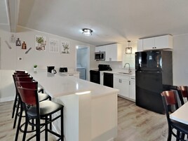 3 bedroom 2 bath home - sleeps up to 10 | Private kitchen | Fridge, microwave, oven, stovetop