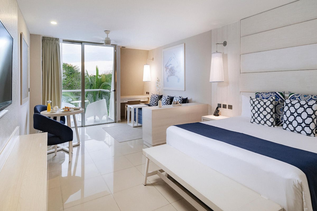 Minibar (free items), in-room safe, desk, blackout drapes