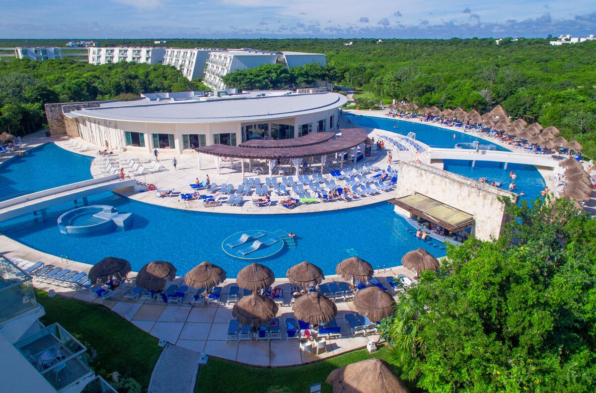 drone shot of Grand Sirenis Riviera Maya Resort & Spa All Inclusive