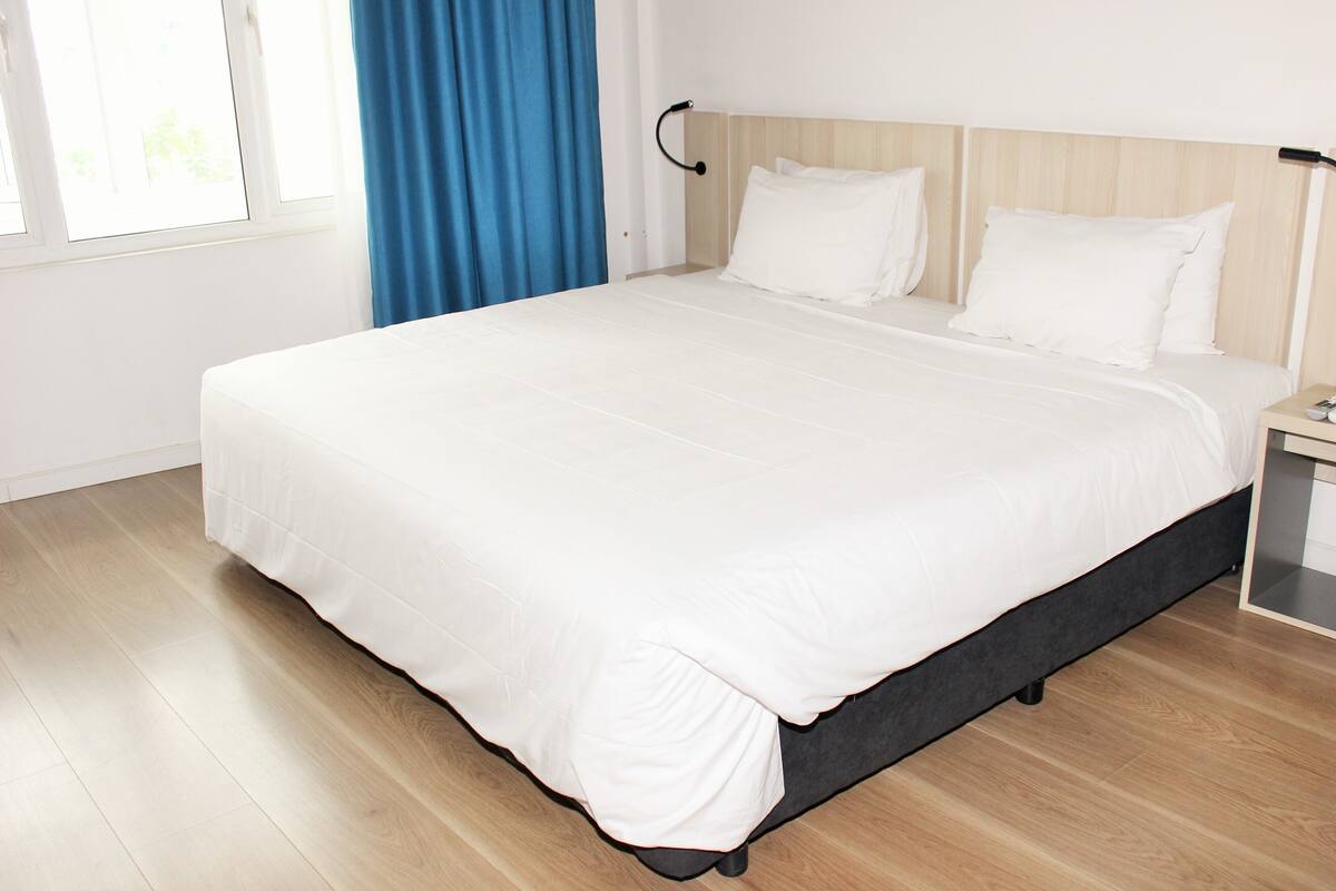 Executive Deluxe | Nệm có lớp đệm bông, minibar, két bảo mật tại phòng, bàn 