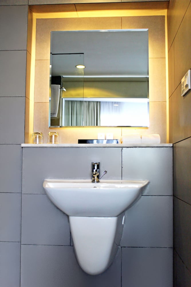 Liberty Saigon Greenview by null