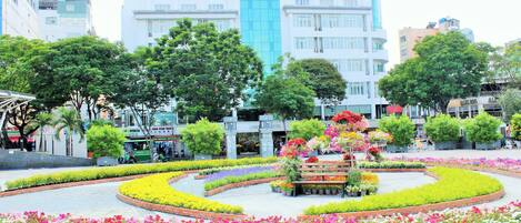 Vista frontal de la propiedad