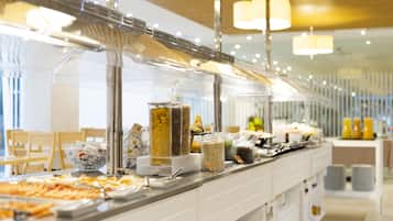Desayuno (EUR 8 por persona)