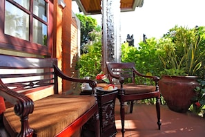 Deluxe Room | Minibar, in-room safe, free cots/infant beds, rollaway beds