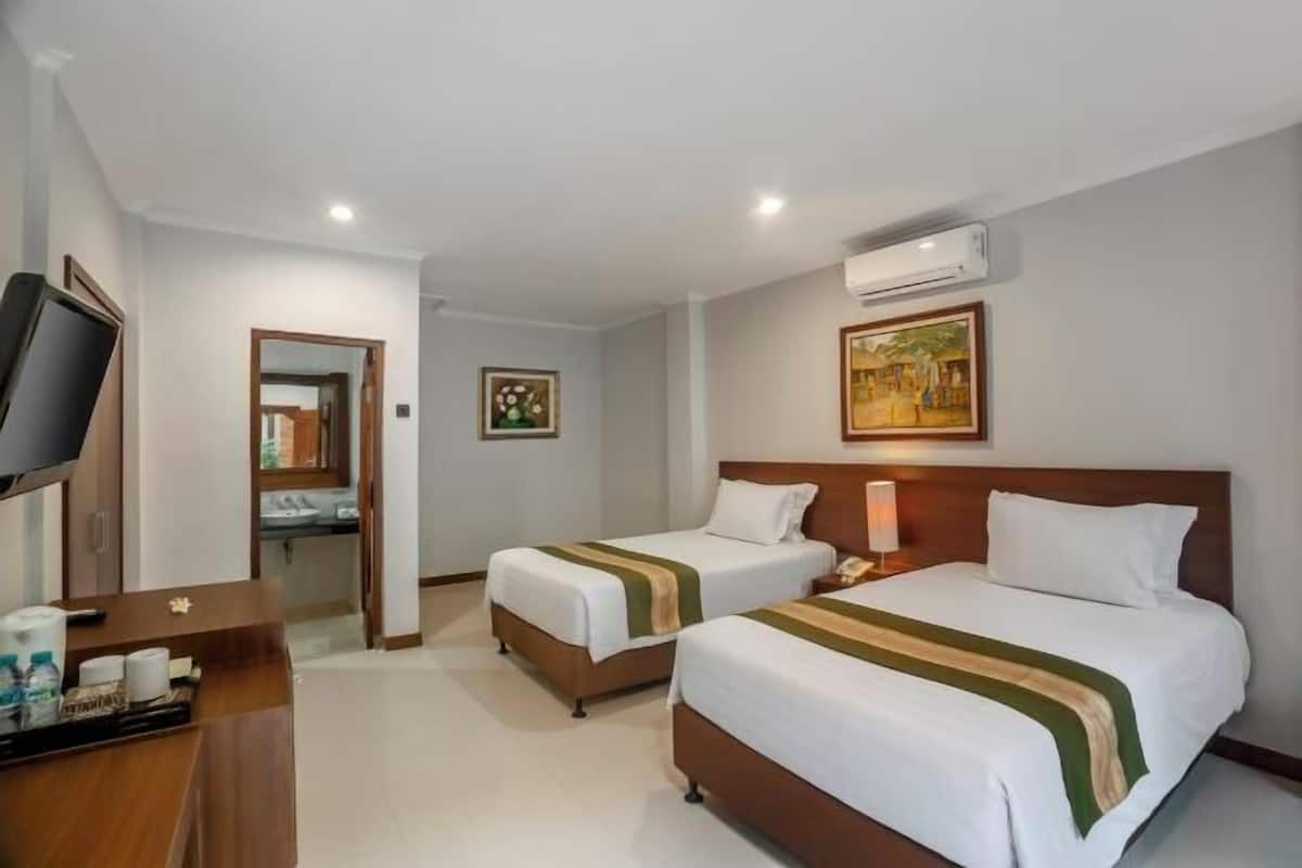 Minibar, in-room safe, free cribs/infant beds, rollaway beds