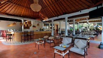 Se sirven desayunos, almuerzos y cenas; cocina mexicana