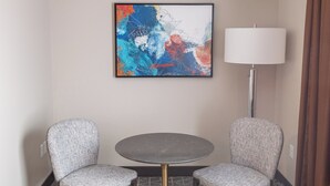 奢華開放式套房, 1 間臥室, 非吸煙房 (Sitting area) | 高級寢具、書桌、遮光窗簾/窗簾、隔音