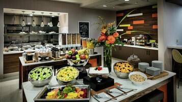 Breakfast and dinner served