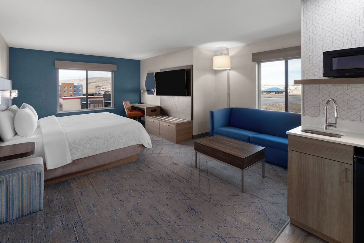 Suite, 1 Queen Bed | In-room safe, desk, laptop workspace, blackout drapes