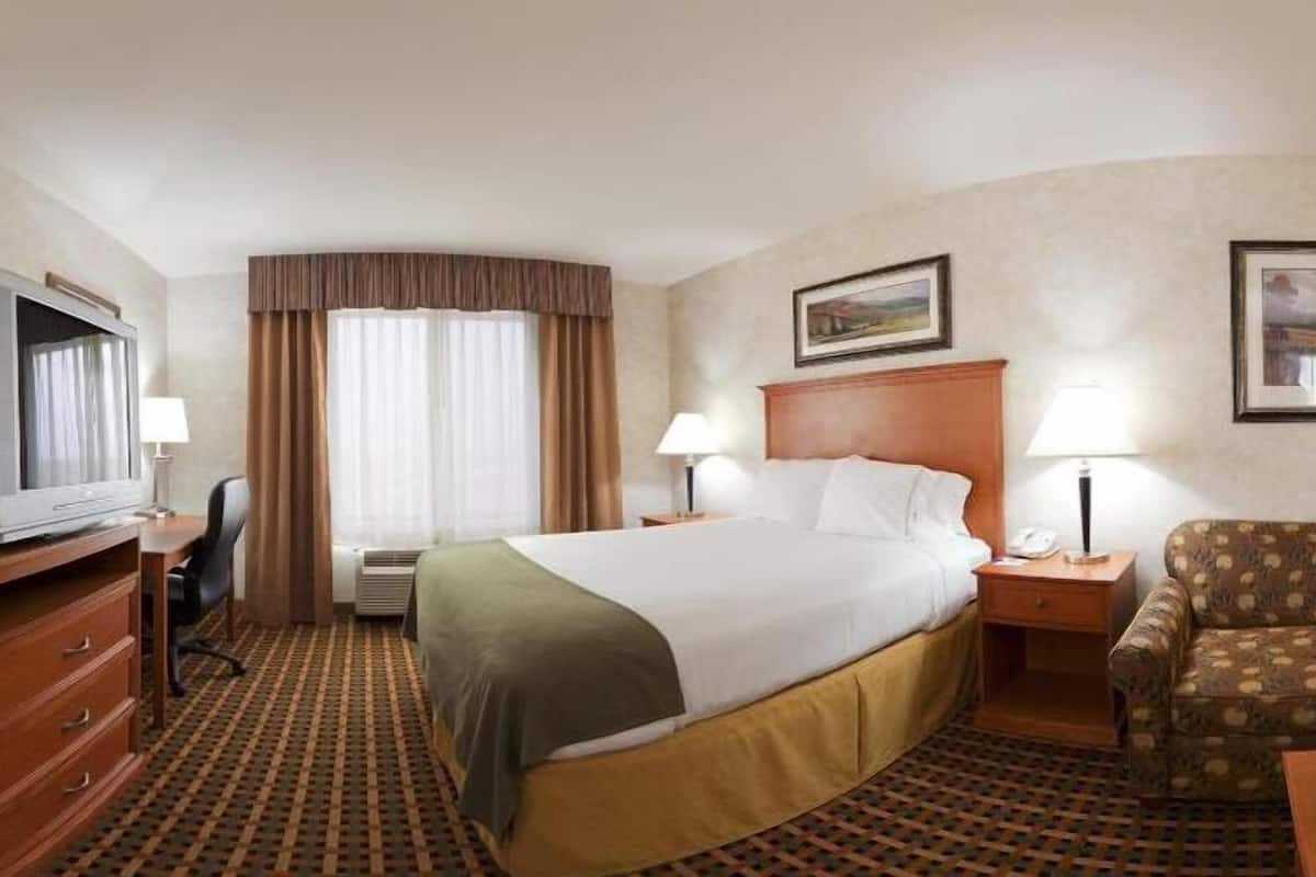 Safe på rommet, skrivebord og skrivebord for bærbar PC