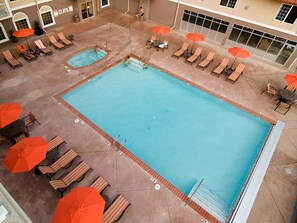 Outdoor pool - Raintree's Sandcastle (Blaine)