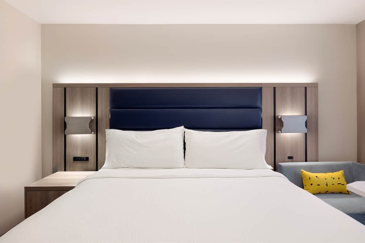 Camas con pillow-top y caja de seguridad en la habitación