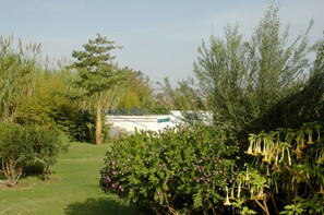 Property grounds - Caol Ishka Hotel (Syracuse)