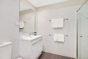 Gratis toiletartikelen, een haardroger, handdoeken